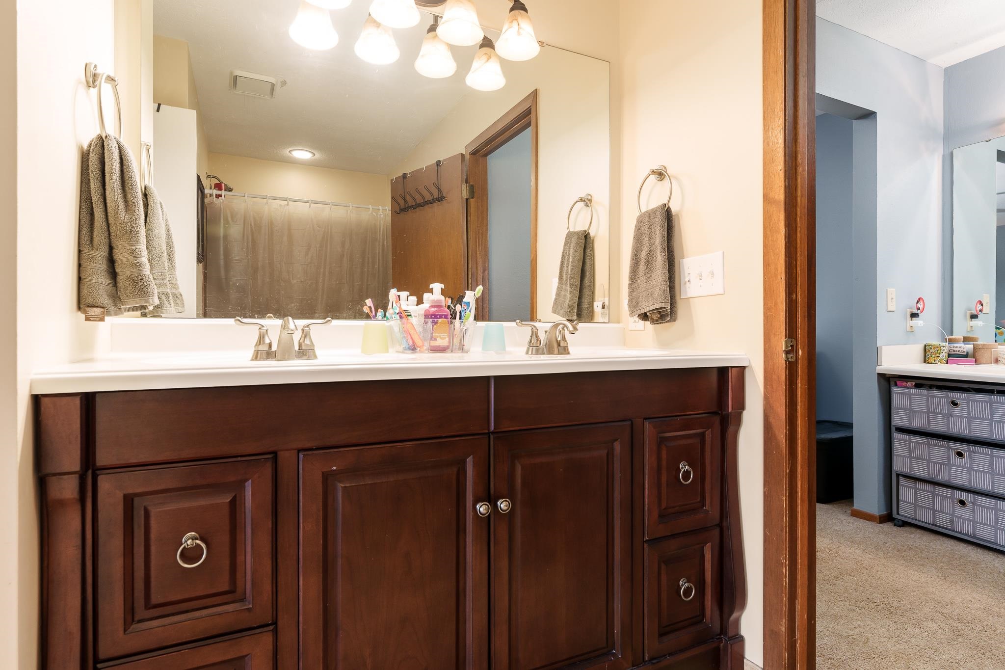 Rockford, Illinois 61107, United States, 2 Bedrooms Bedrooms, ,2 BathroomsBathrooms,Residential,Pending,30997