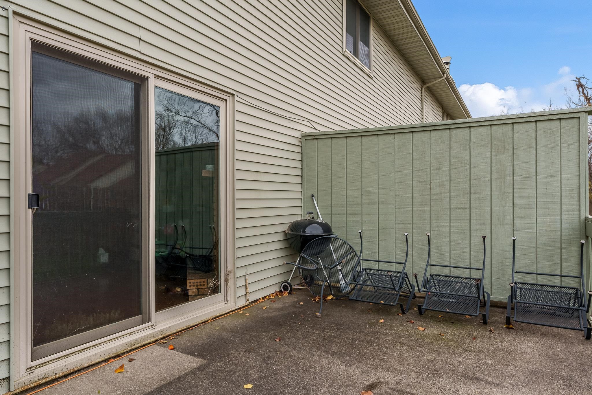 Rockford, Illinois 61107, United States, 2 Bedrooms Bedrooms, ,2 BathroomsBathrooms,Residential,Pending,30997