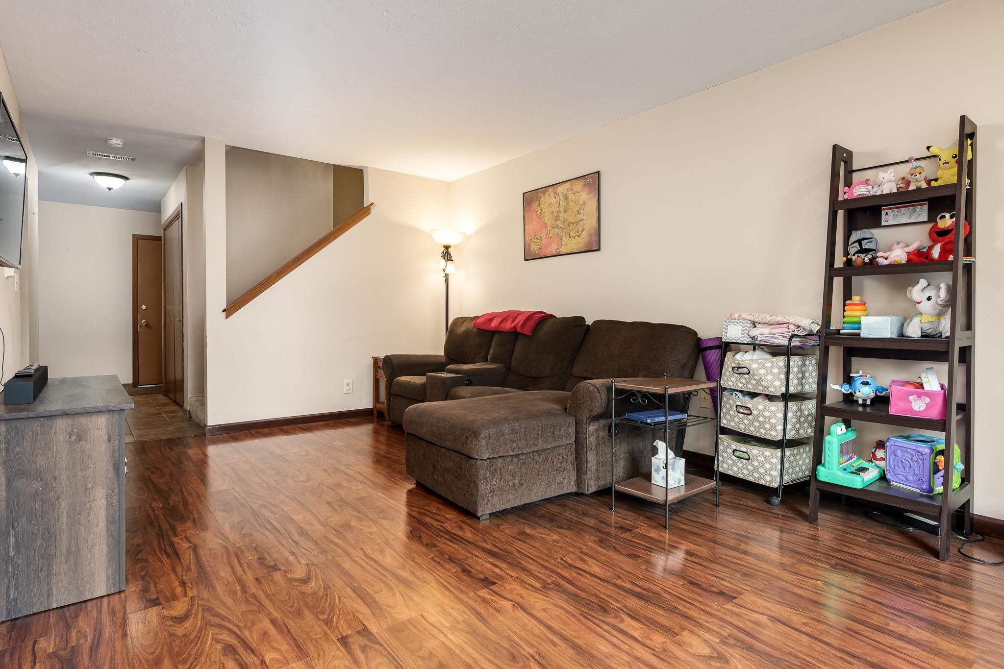 Rockford, Illinois 61107, United States, 2 Bedrooms Bedrooms, ,2 BathroomsBathrooms,Residential,Pending,30997