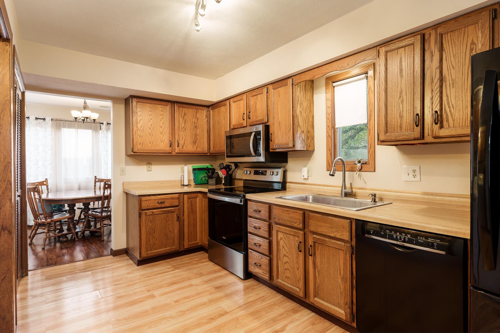 Rockford, Illinois 61107, United States, 2 Bedrooms Bedrooms, ,2 BathroomsBathrooms,Residential,Pending,30997