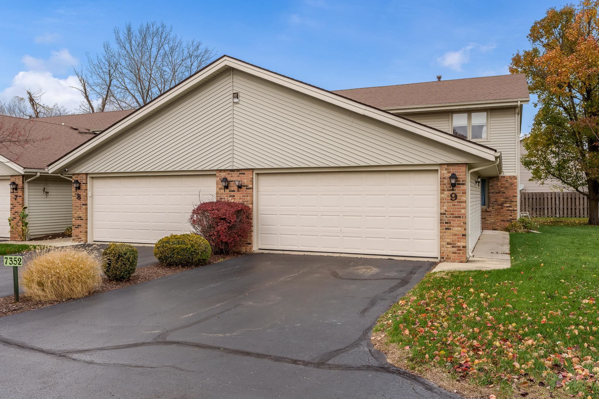 Rockford, Illinois 61107, United States, 2 Bedrooms Bedrooms, ,2 BathroomsBathrooms,Residential,Pending,30997