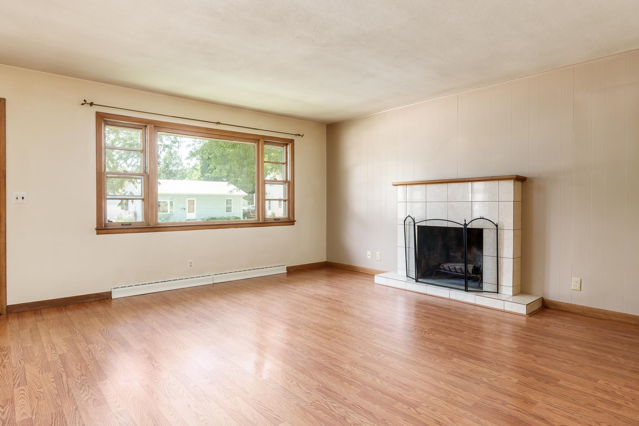 Rockford, Illinois 61101, United States, 3 Bedrooms Bedrooms, ,2 BathroomsBathrooms,Residential,Active,158509