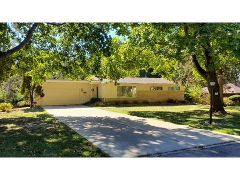 Homes For Sale - 1541 La Cresta Dr<br/> Stephenson County, FREEPORT, IL 61032