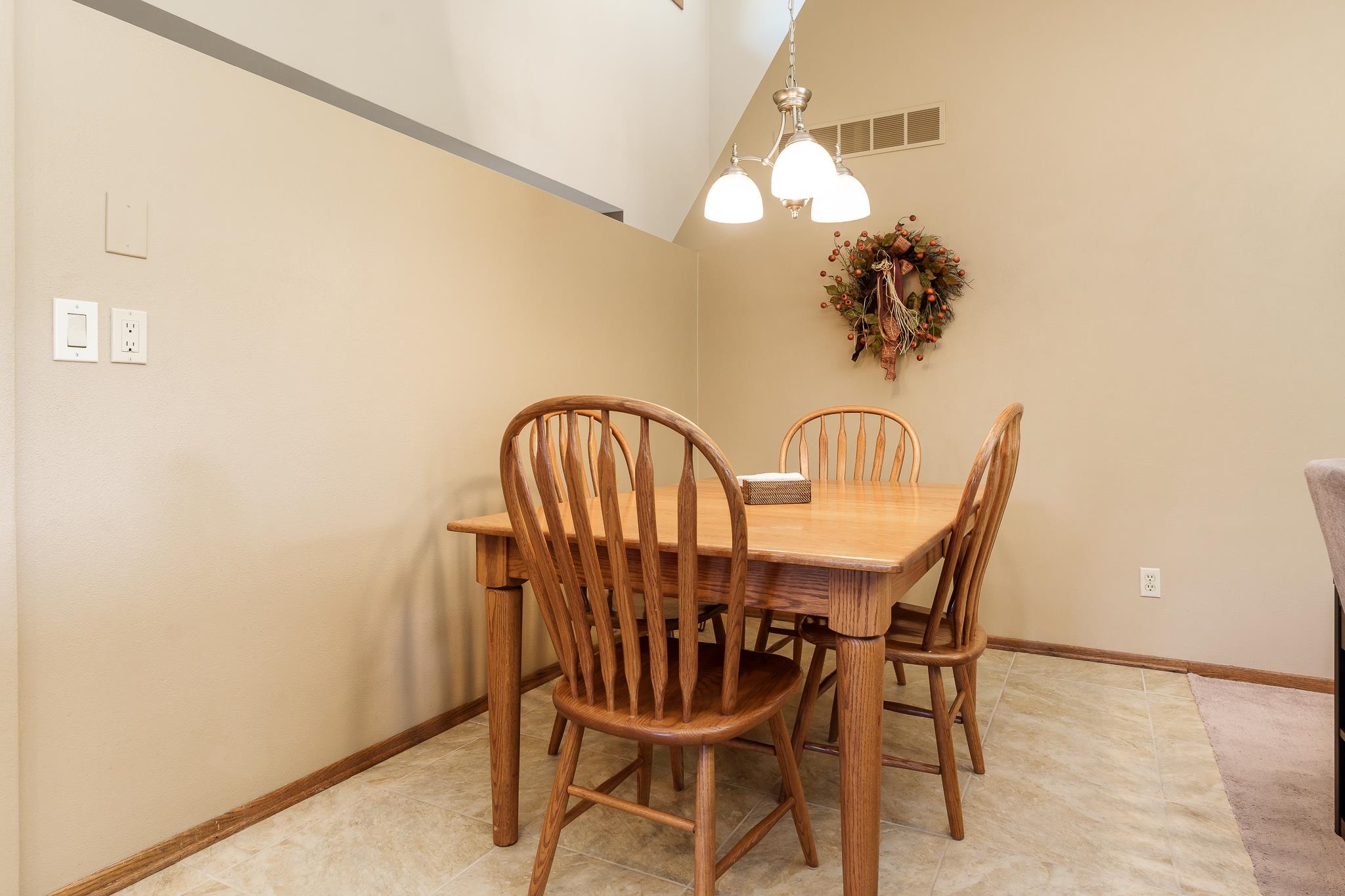 Rockford, Illinois 61114, United States, 3 Bedrooms Bedrooms, ,4 BathroomsBathrooms,Residential,Pending,40065