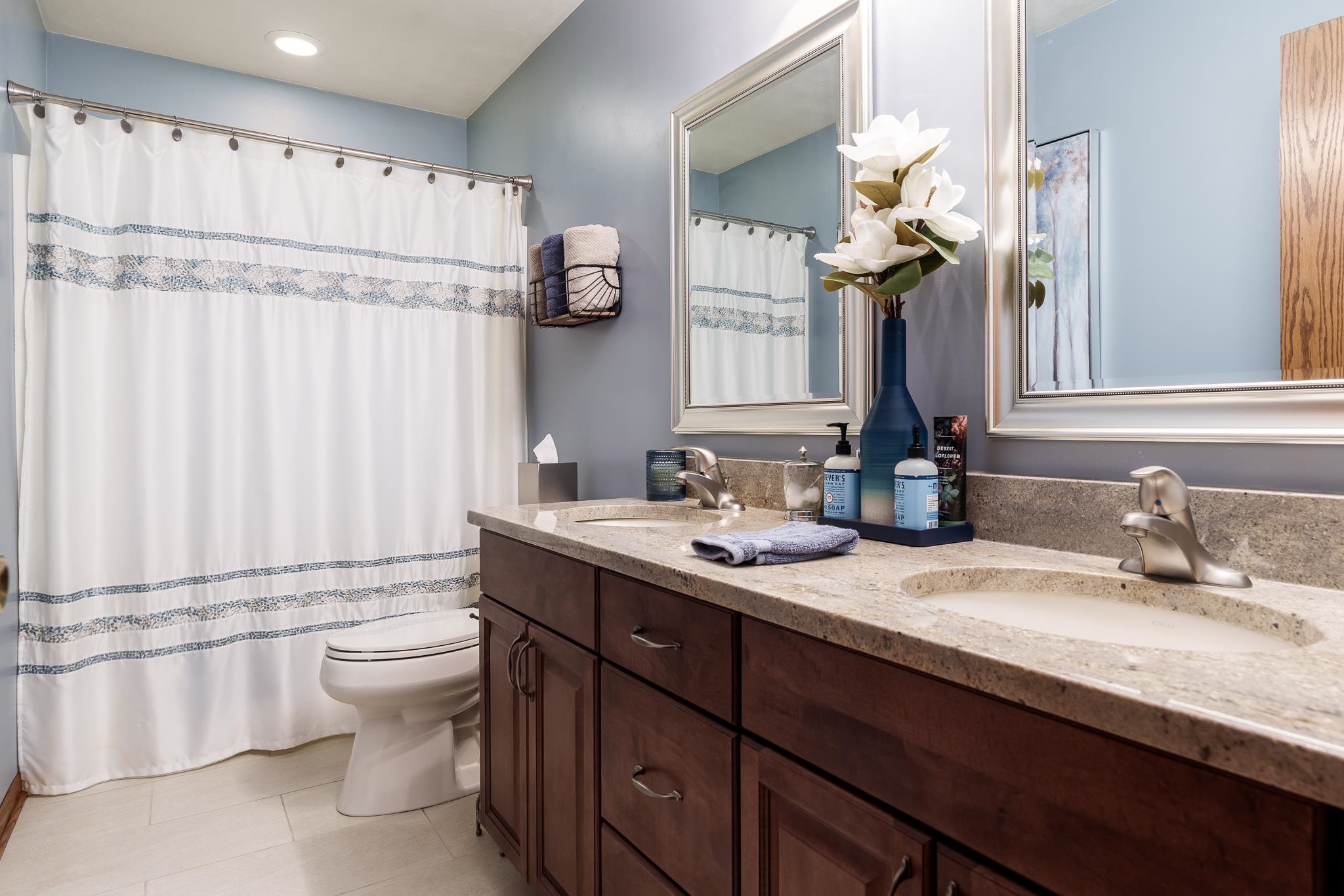 Rockford, Illinois 61114, United States, 3 Bedrooms Bedrooms, ,4 BathroomsBathrooms,Residential,Pending,40065