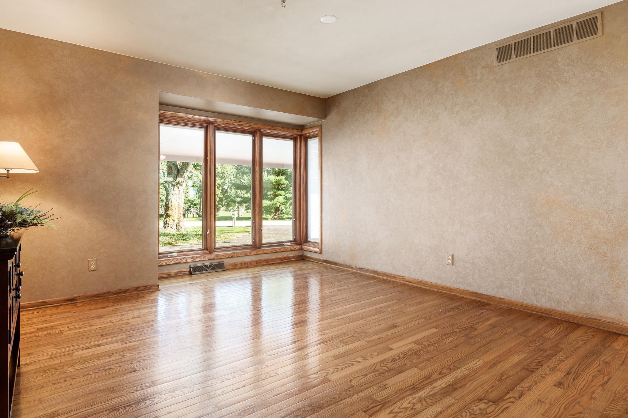 Rockford, Illinois 61114, United States, 3 Bedrooms Bedrooms, ,4 BathroomsBathrooms,Residential,Pending,40065