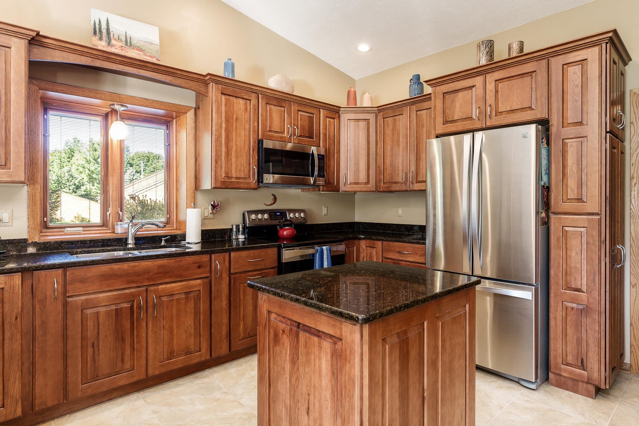 Rockford, Illinois 61114, United States, 3 Bedrooms Bedrooms, ,4 BathroomsBathrooms,Residential,Pending,40065