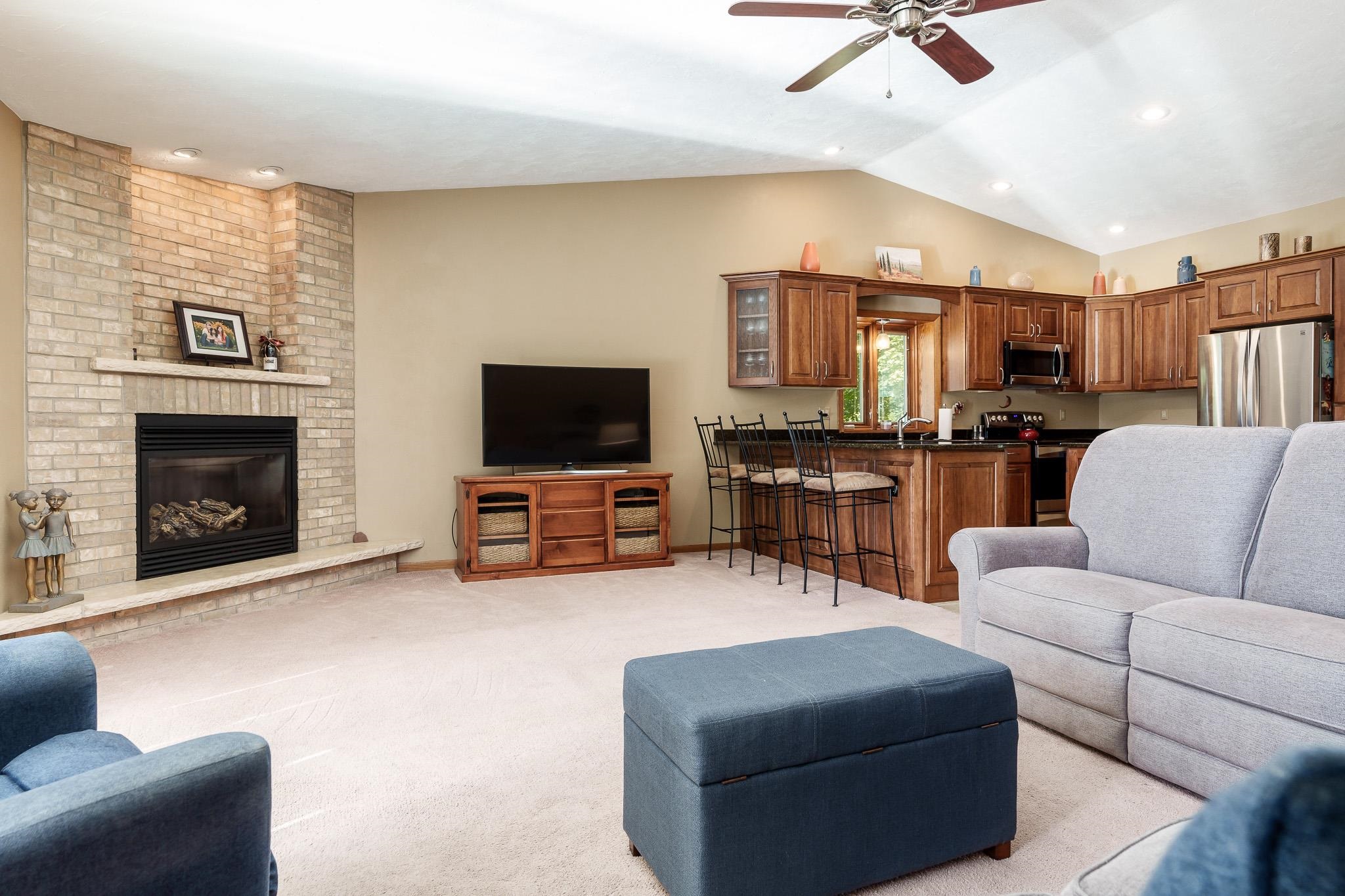 Rockford, Illinois 61114, United States, 3 Bedrooms Bedrooms, ,4 BathroomsBathrooms,Residential,Pending,40065