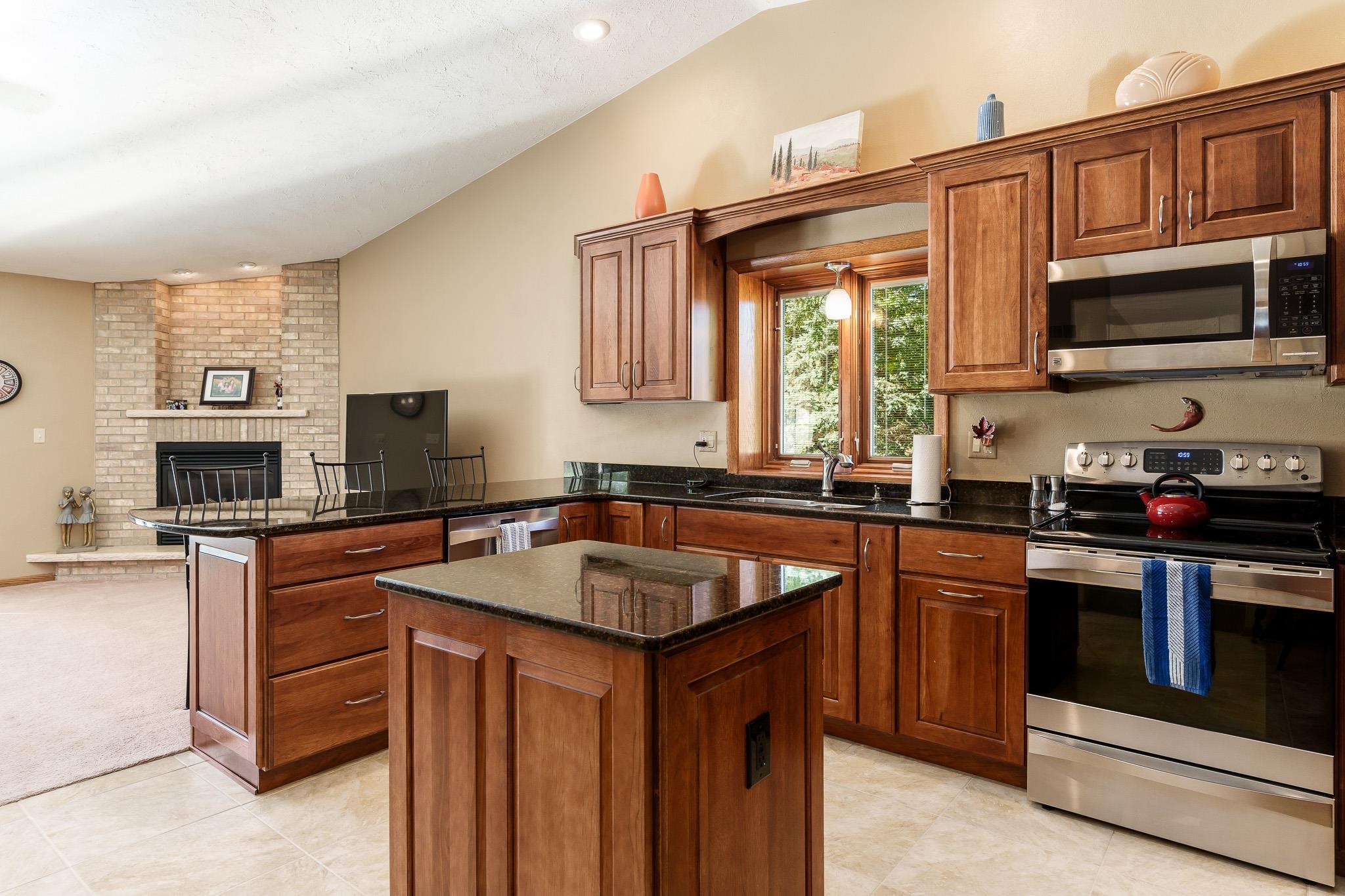 Rockford, Illinois 61114, United States, 3 Bedrooms Bedrooms, ,4 BathroomsBathrooms,Residential,Pending,40065