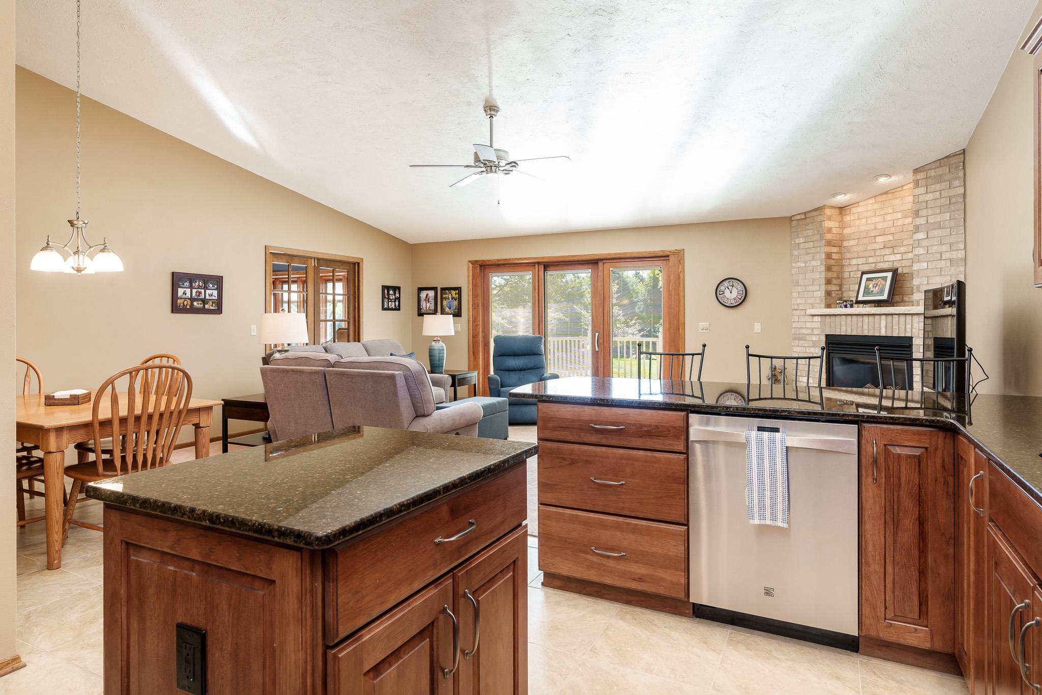 Rockford, Illinois 61114, United States, 3 Bedrooms Bedrooms, ,4 BathroomsBathrooms,Residential,Pending,40065