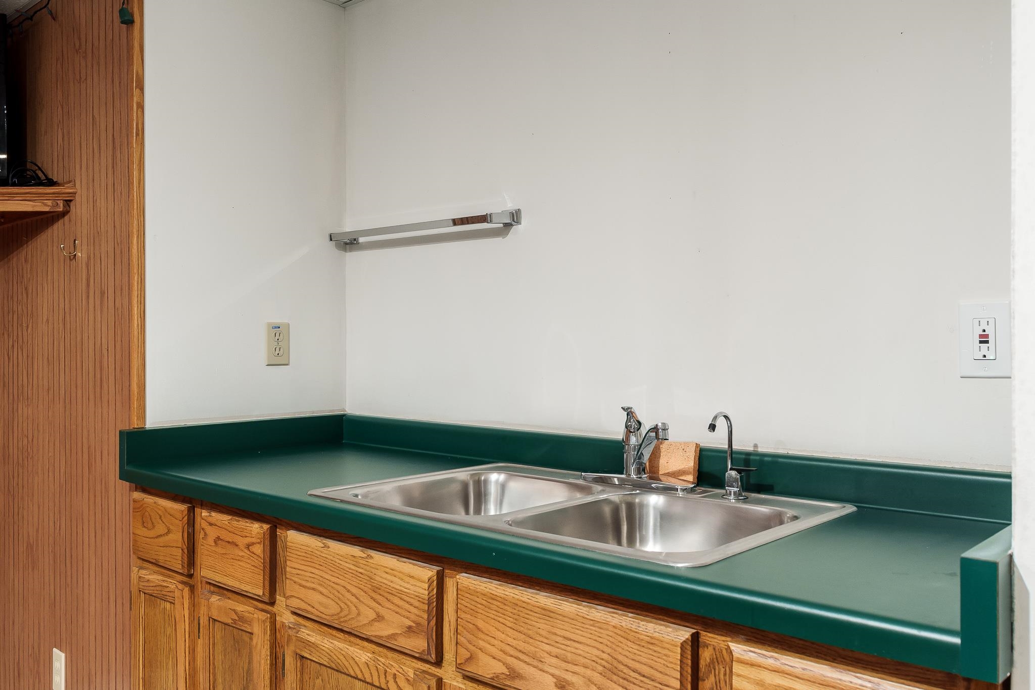 Rockford, Illinois 61114, United States, 3 Bedrooms Bedrooms, ,4 BathroomsBathrooms,Residential,Pending,40065