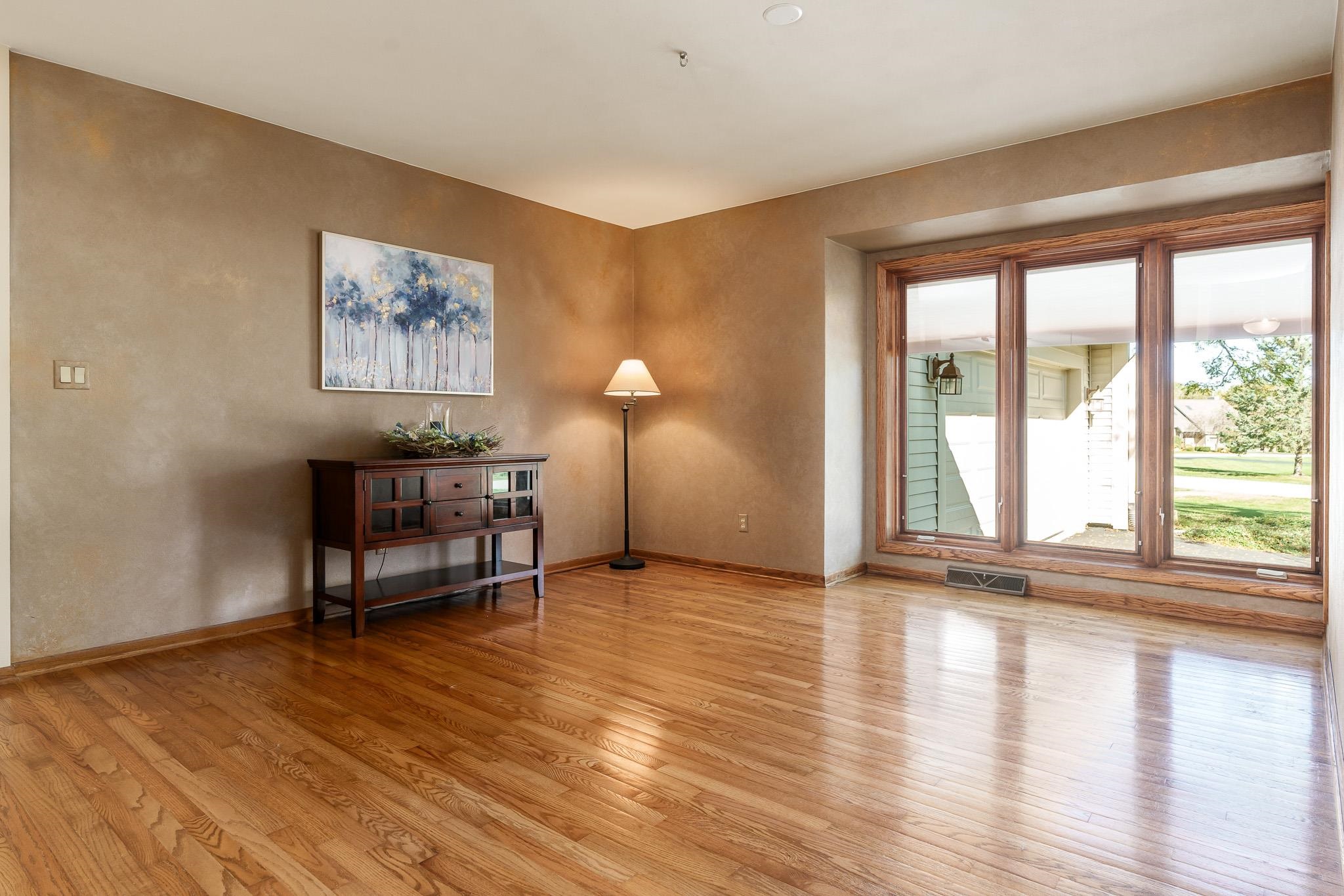 Rockford, Illinois 61114, United States, 3 Bedrooms Bedrooms, ,4 BathroomsBathrooms,Residential,Pending,40065