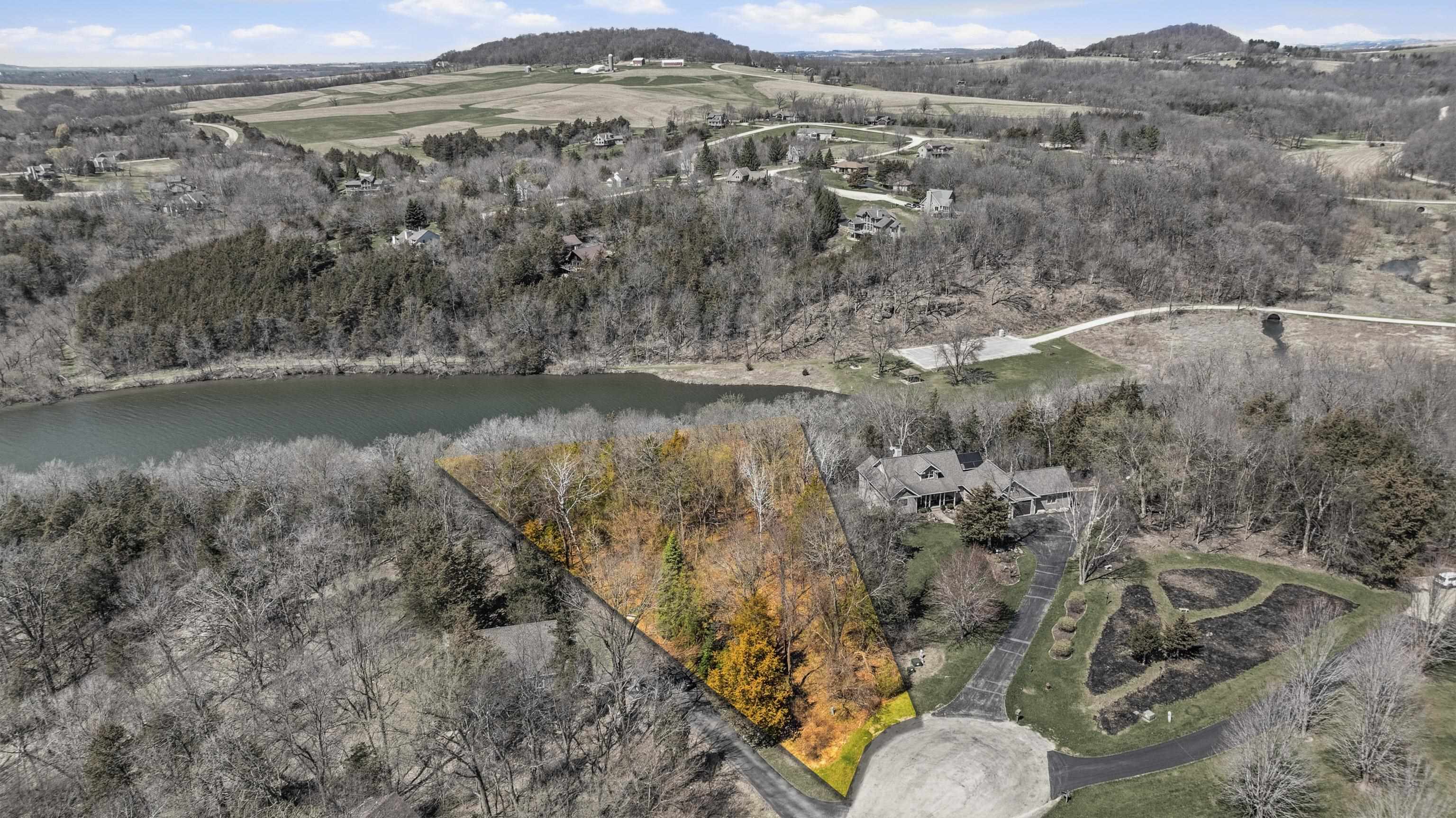 Photo 1 of 10 — 32 Bayward Drive, GALENA, IL 61036
