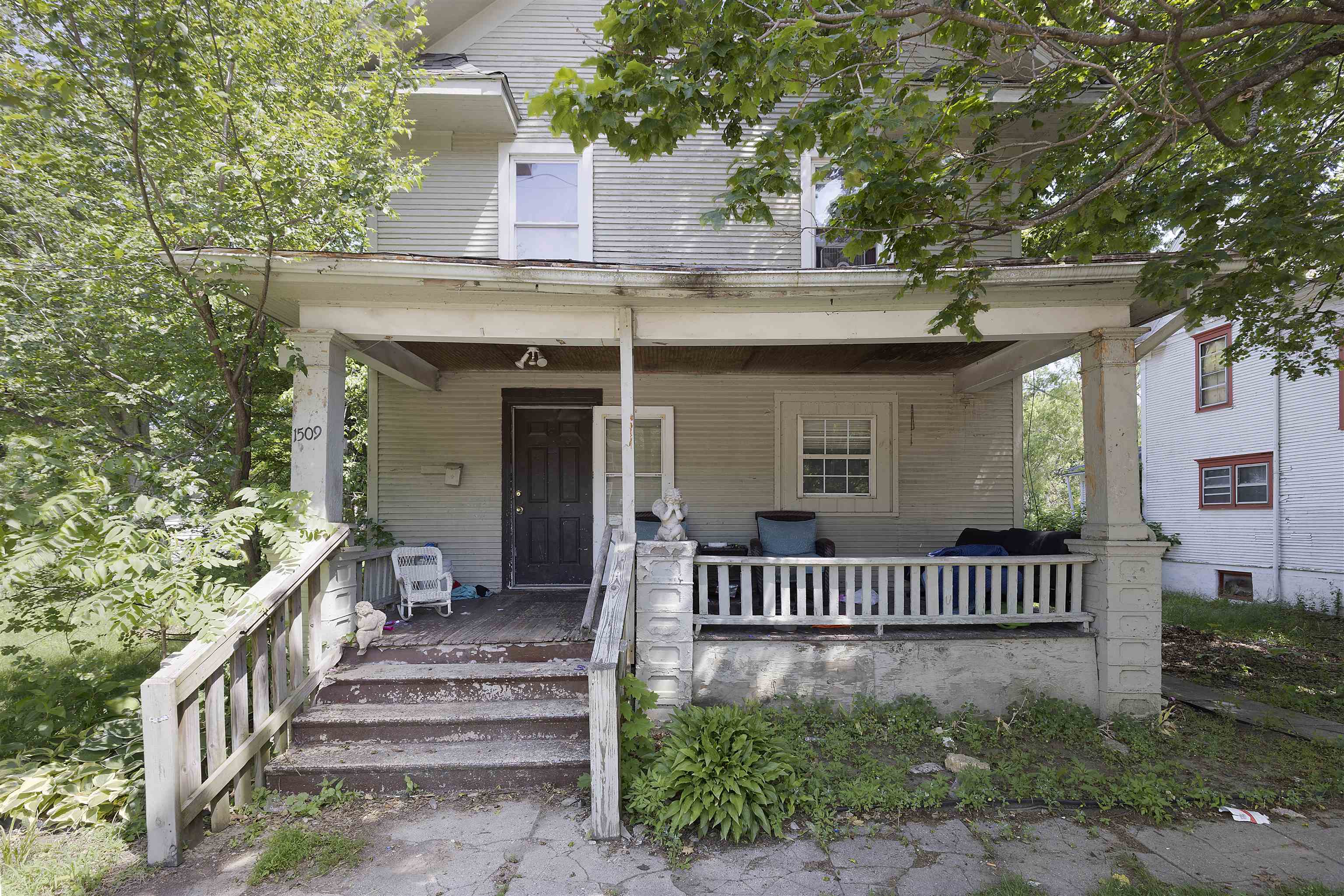 Photo 1 of 13 — 1509 School Street, ROCKFORD, IL 61101