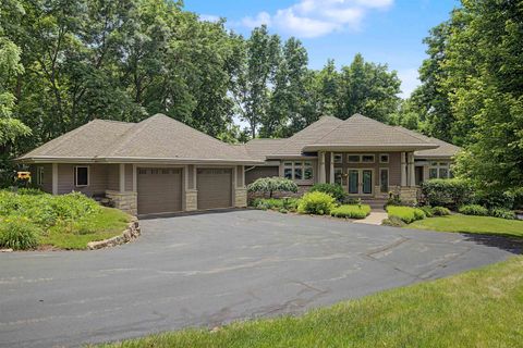 Homes For Sale - 2 Dogwood Court<br/> GALENA, IL 61036