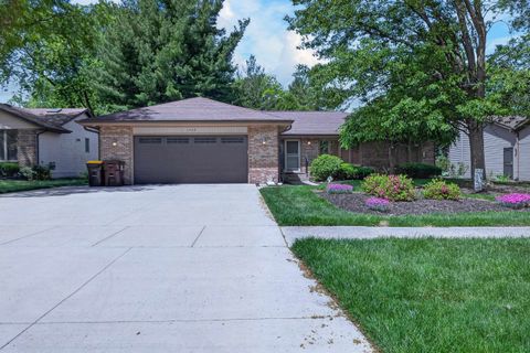 Homes For Sale - 1733 Arnold Avenue<br/> Winnebago County, ROCKFORD, IL 61108