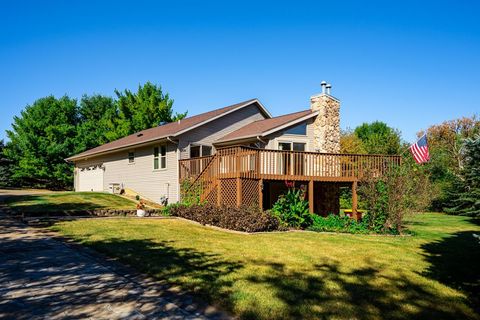 Homes For Sale - 810 Southgate Drive<br/> Stephenson County, LAKE SUMMERSET, IL 61019