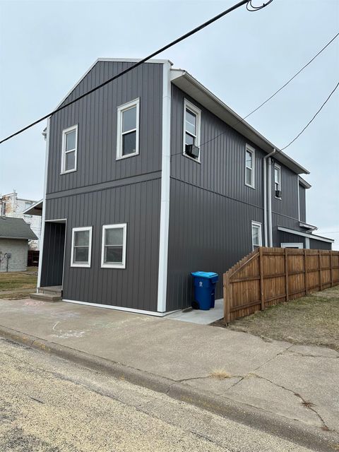 Multifamily For Sale - 507 Pearl Street<br/> Jackson County, SABULA, IA 52070
