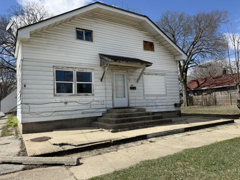 Homes For Sale - 3207 Kishwaukee Street<br/> ROCKFORD, IL 61109