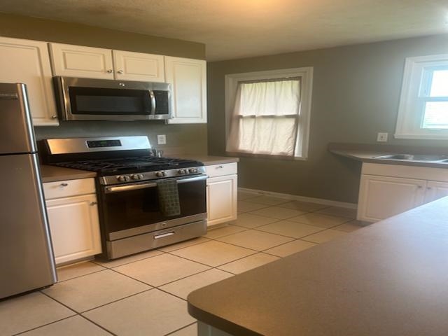 Rockford, Illinois 61107, United States, 3 Bedrooms Bedrooms, ,2 BathroomsBathrooms,Residential,Pending,157655