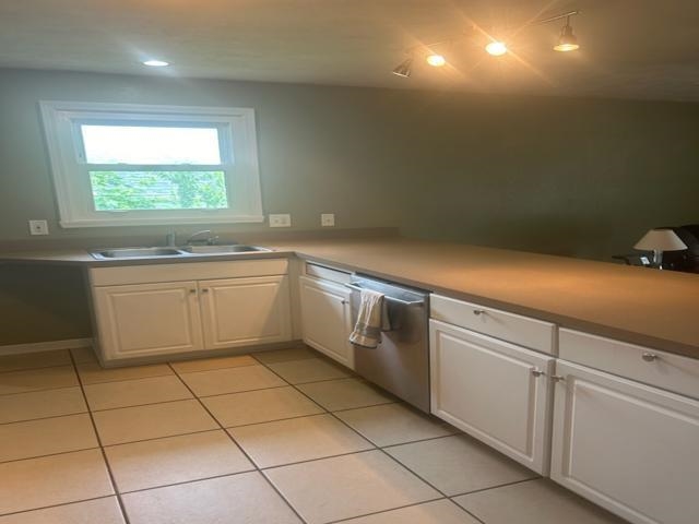 Rockford, Illinois 61107, United States, 3 Bedrooms Bedrooms, ,2 BathroomsBathrooms,Residential,Pending,157655