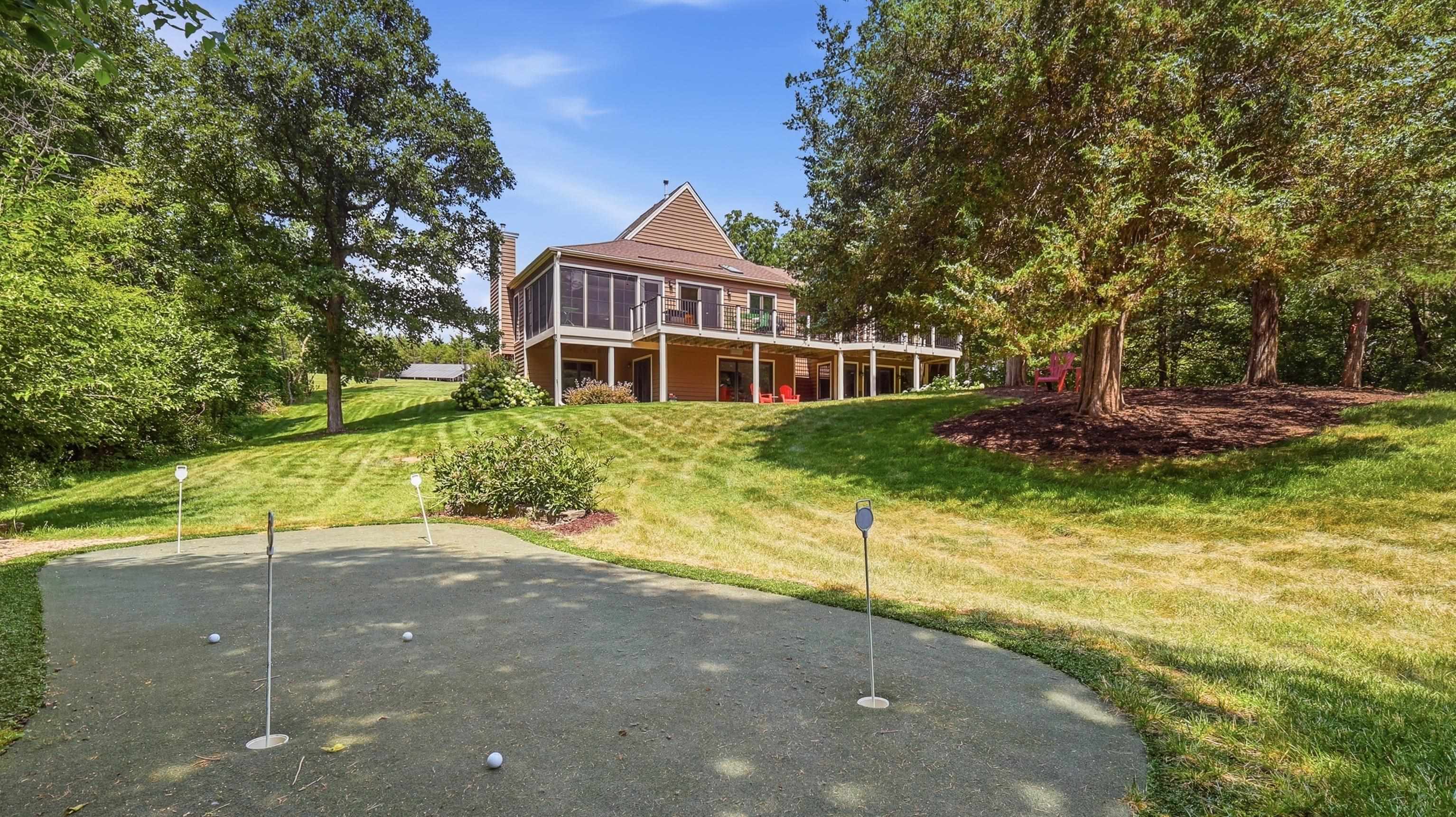 8 ARROWWOOD Lane