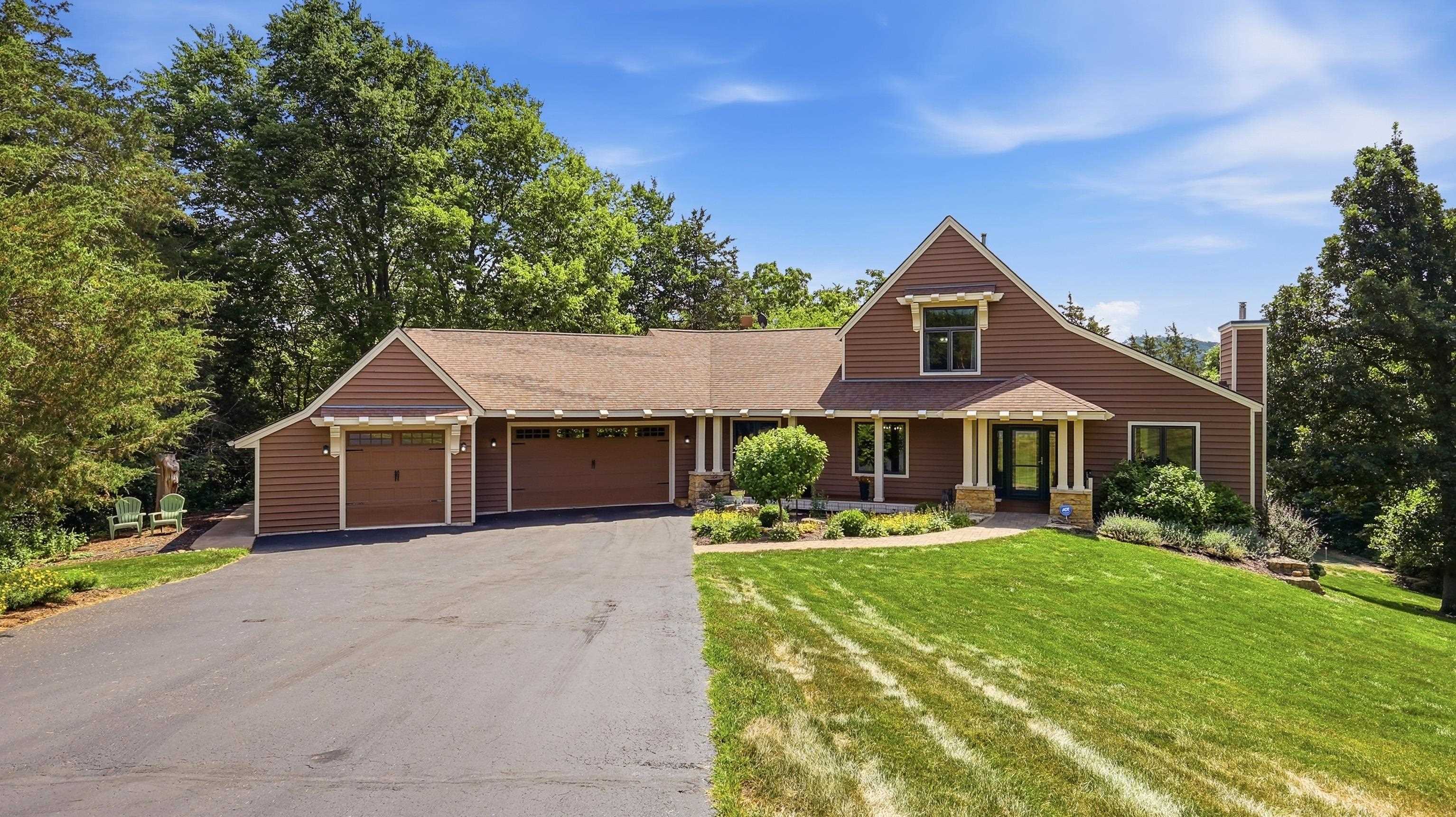 8 ARROWWOOD Lane