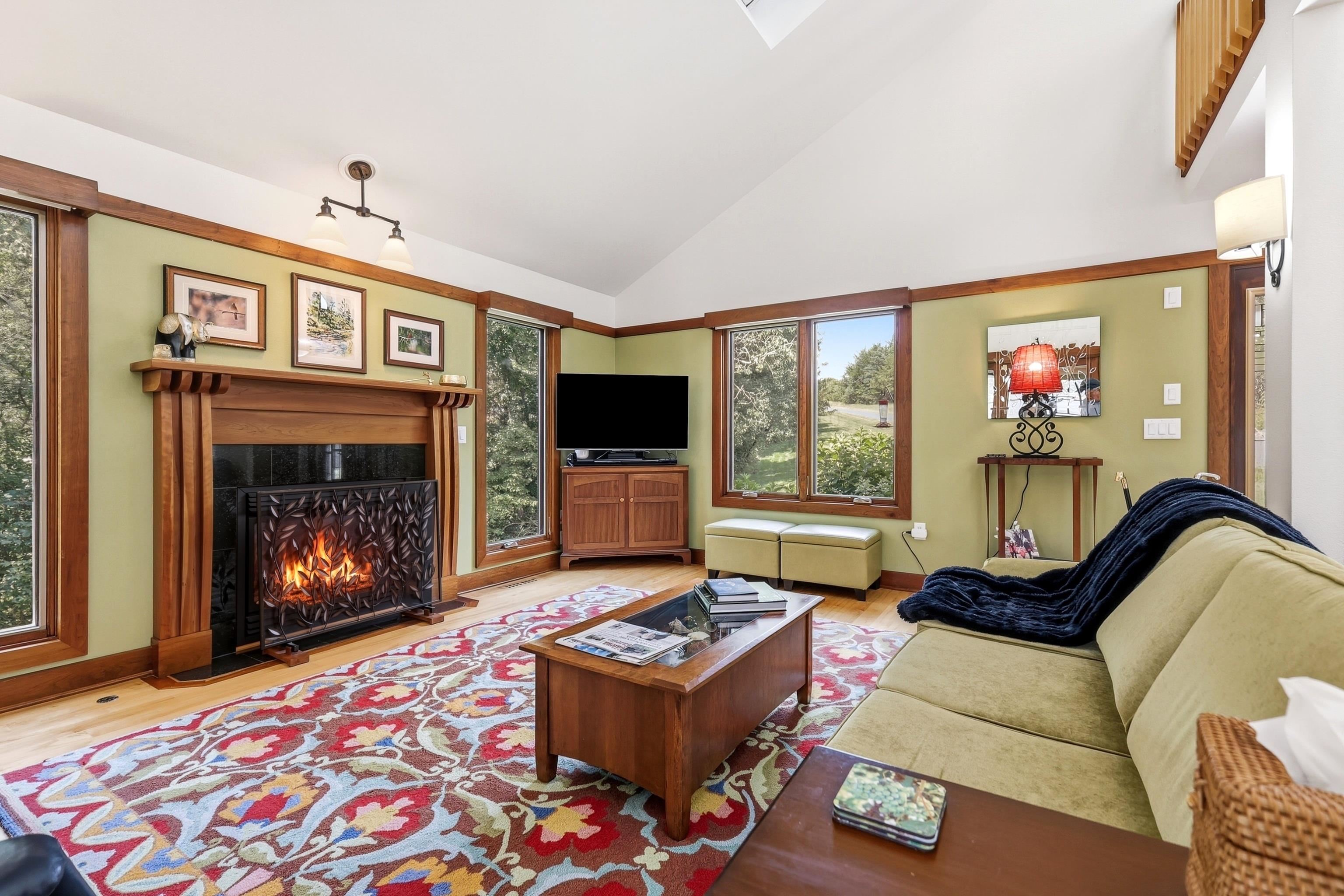 8 ARROWWOOD Lane