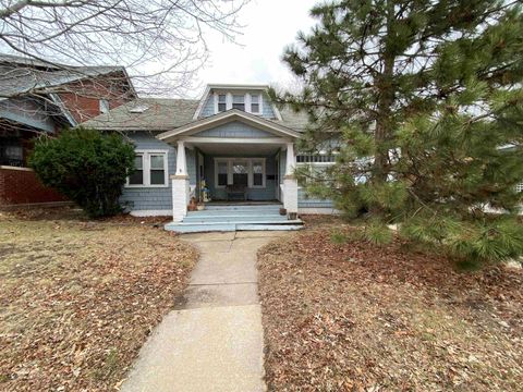 Homes For Sale - 423 Auburn Street<br/> ROCKFORD, IL 61103