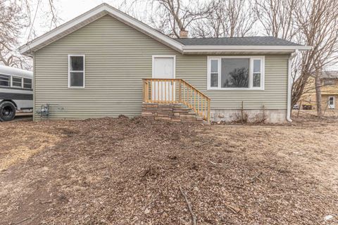 Homes For Sale - 2803 Fairview Avenue<br/> ROCKFORD, IL 61101