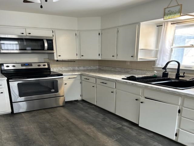 Rockford, Illinois 61103, United States, 3 Bedrooms Bedrooms, ,1 BathroomBathrooms,Residential,Pending,78200