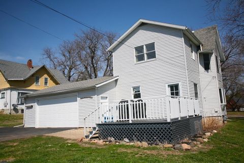 Homes For Sale - 115 Calumet Street<br/> Carroll County, SAVANNA, IL 61074