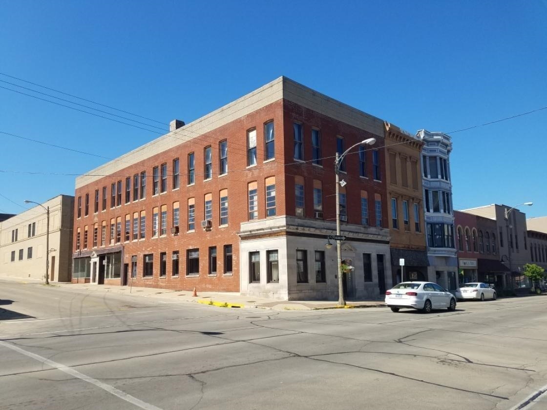 Photo 1 of 7 — 28 W Main Suite 2, FREEPORT, IL 61032