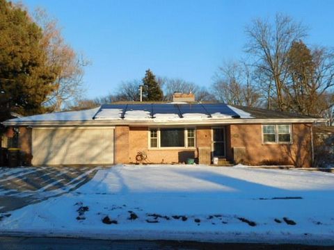 Homes For Sale - 821 Tamarack Lane<br/> Winnebago County, ROCKFORD, IL 61107