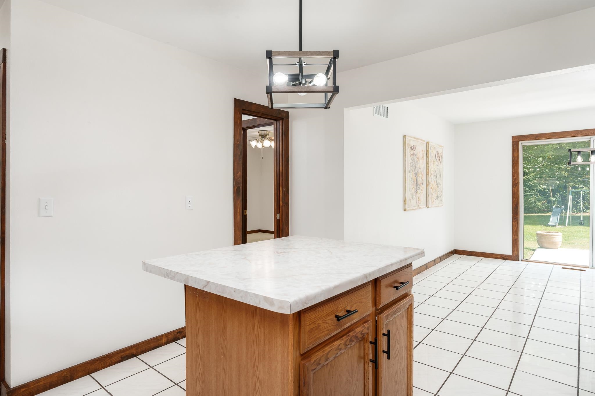 Rockford, Illinois 61108, United States, 3 Bedrooms Bedrooms, ,2 BathroomsBathrooms,Residential,Pending,44326