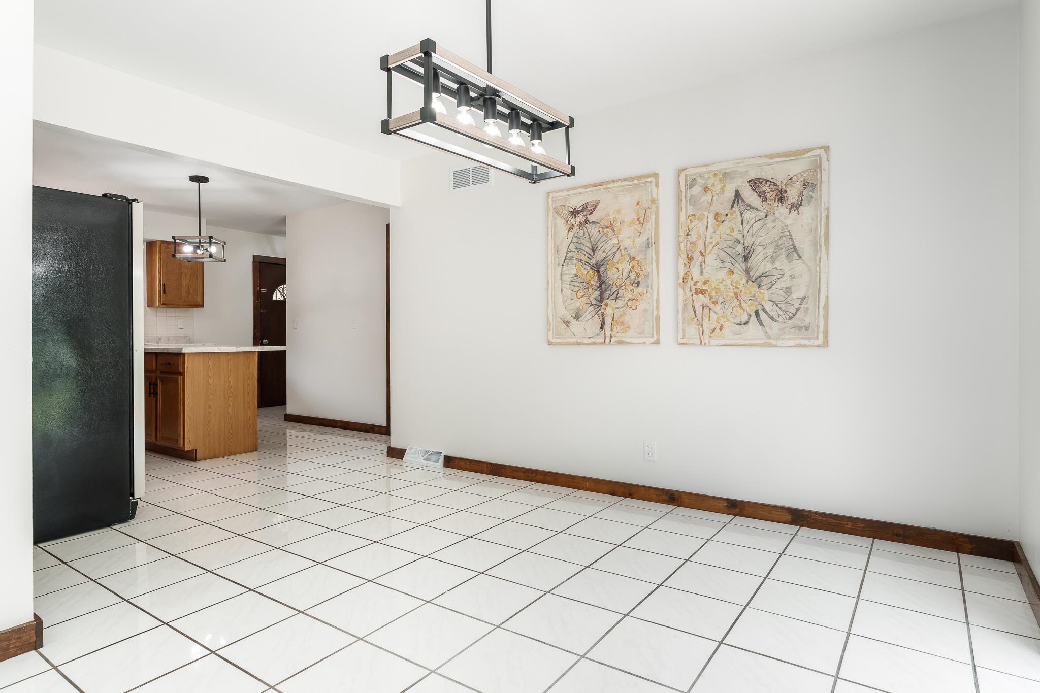 Rockford, Illinois 61108, United States, 3 Bedrooms Bedrooms, ,2 BathroomsBathrooms,Residential,Pending,44326