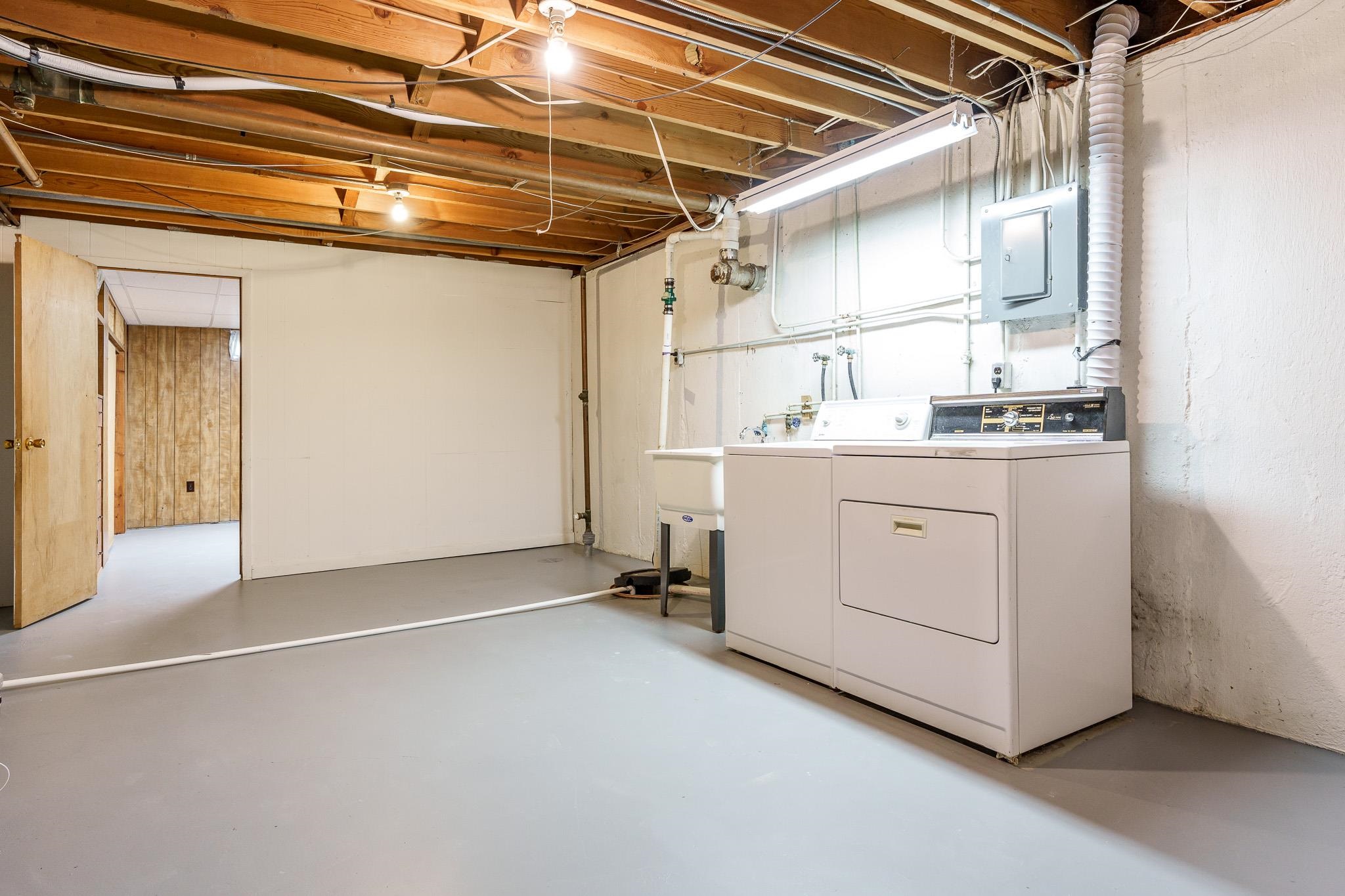 Rockford, Illinois 61108, United States, 3 Bedrooms Bedrooms, ,2 BathroomsBathrooms,Residential,Pending,44326