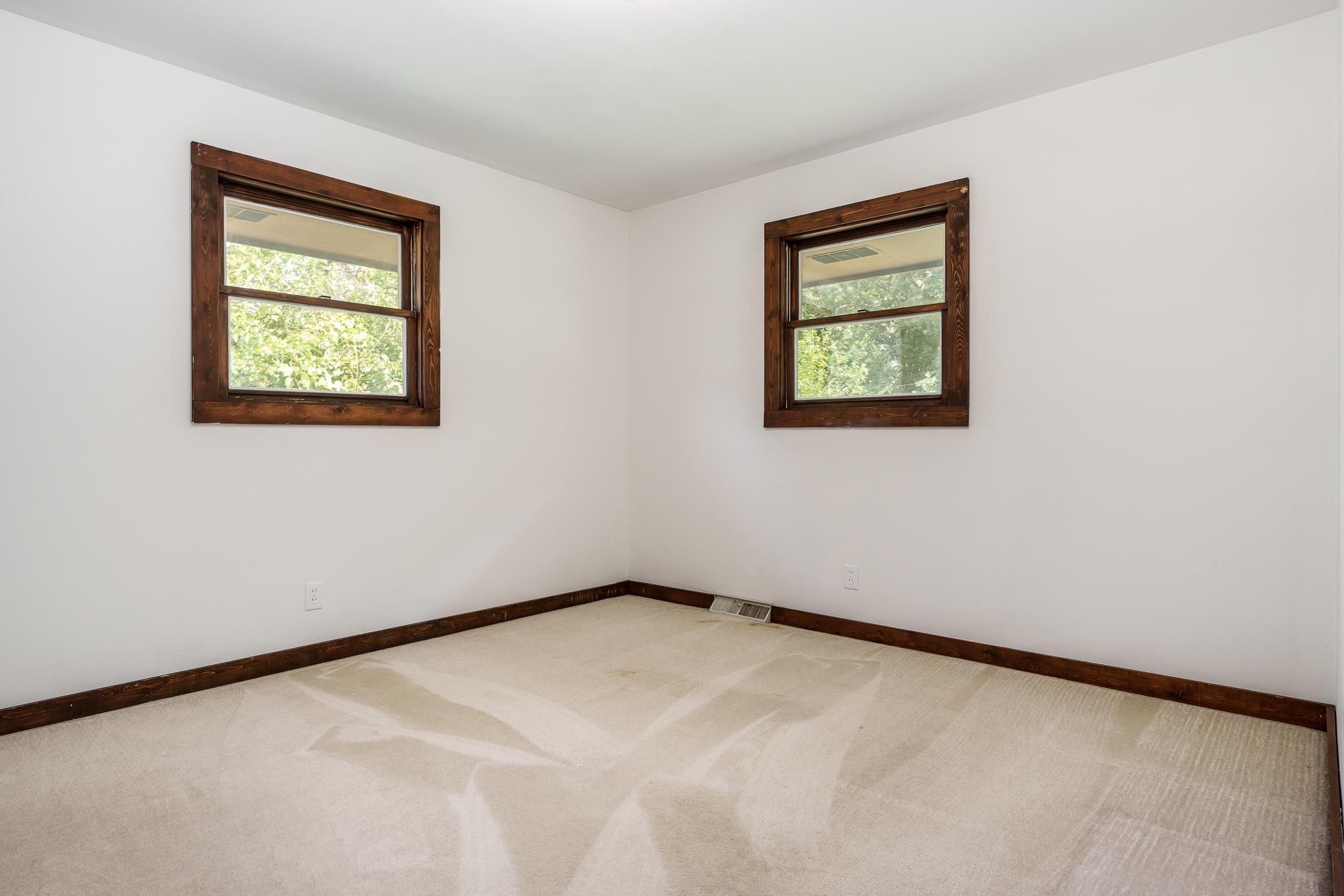 Rockford, Illinois 61108, United States, 3 Bedrooms Bedrooms, ,2 BathroomsBathrooms,Residential,Pending,44326