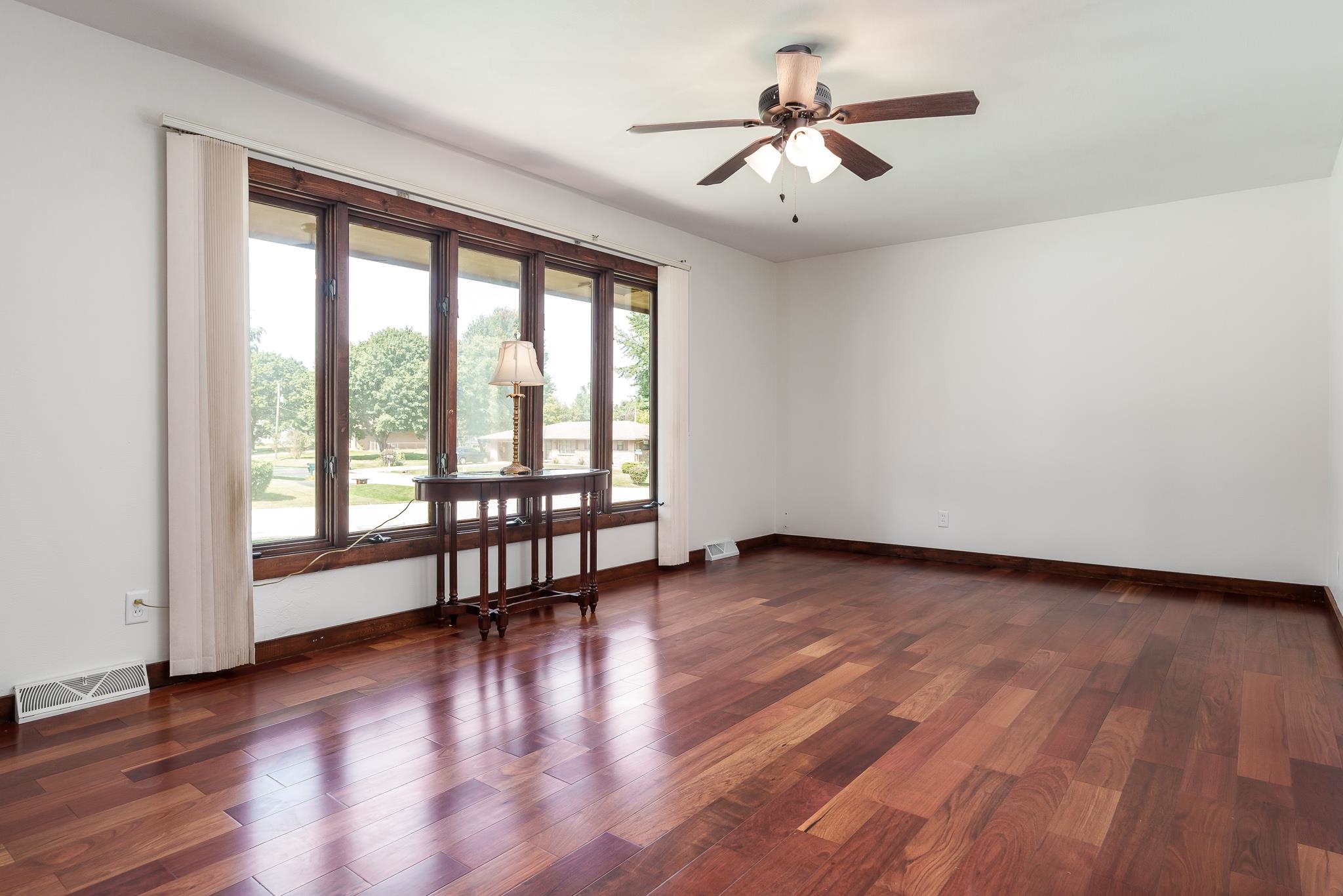 Rockford, Illinois 61108, United States, 3 Bedrooms Bedrooms, ,2 BathroomsBathrooms,Residential,Pending,44326