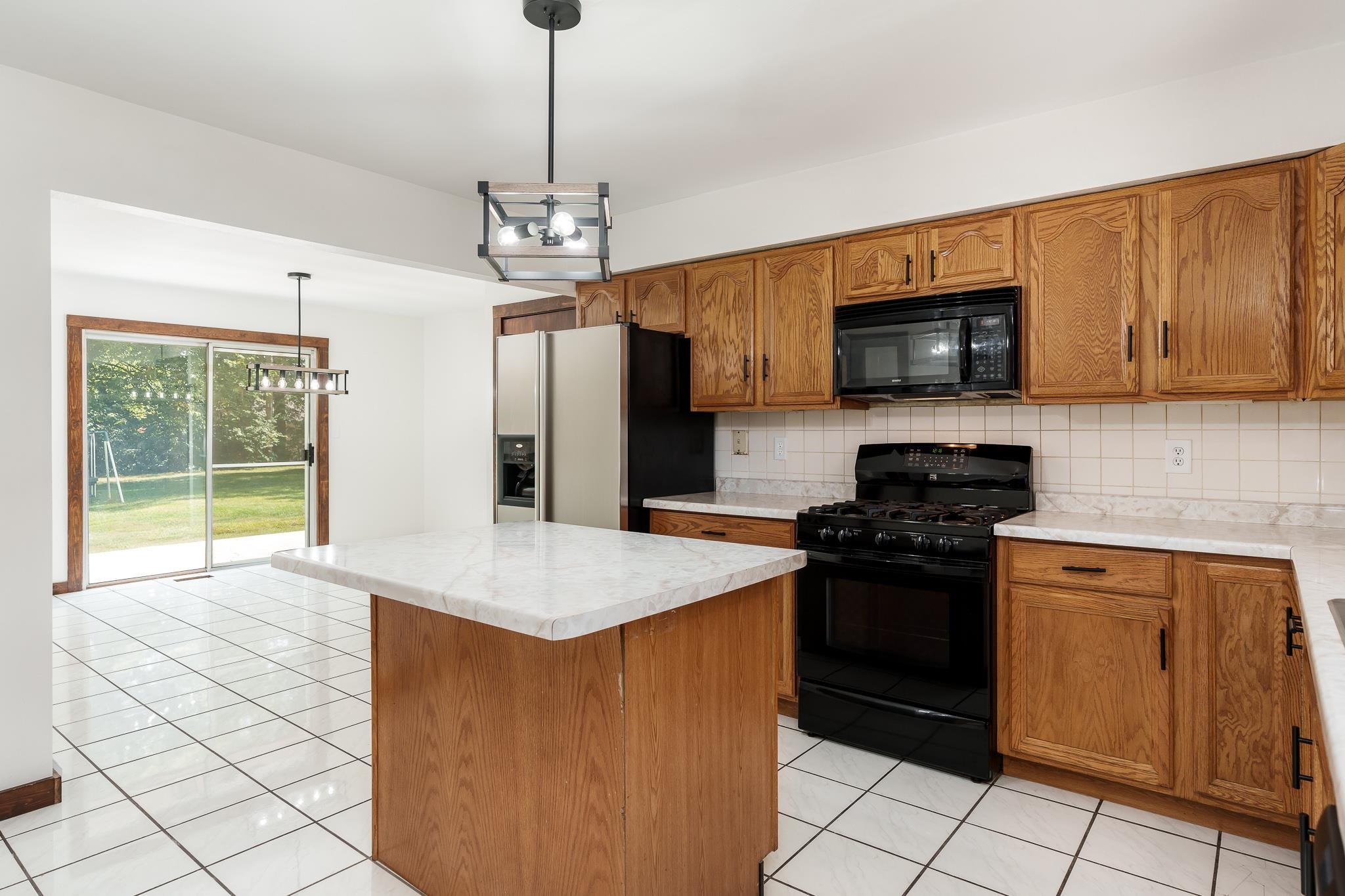 Rockford, Illinois 61108, United States, 3 Bedrooms Bedrooms, ,2 BathroomsBathrooms,Residential,Pending,44326