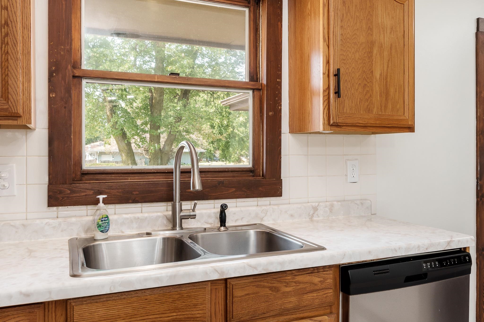 Rockford, Illinois 61108, United States, 3 Bedrooms Bedrooms, ,2 BathroomsBathrooms,Residential,Pending,44326