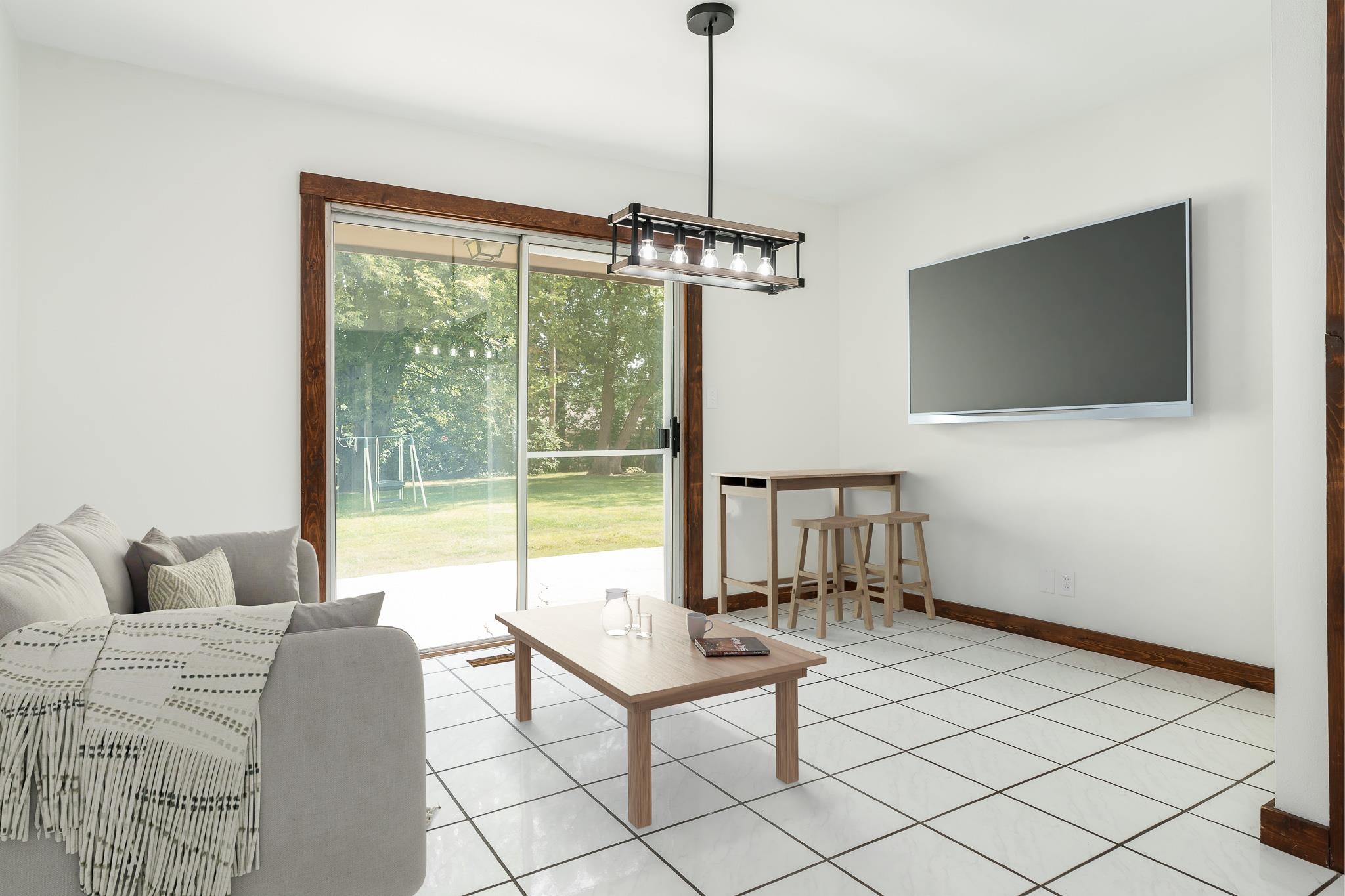 Rockford, Illinois 61108, United States, 3 Bedrooms Bedrooms, ,2 BathroomsBathrooms,Residential,Pending,44326