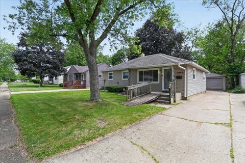 Homes For Sale - 2404 Paradise Boulevard<br/> ROCKFORD, IL 61103
