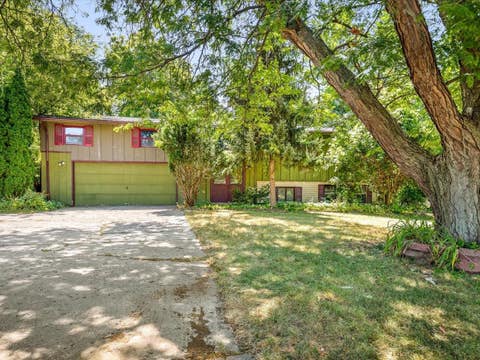 Homes For Sale - 2519 Highcrest Road<br/> ROCKFORD, IL 61107