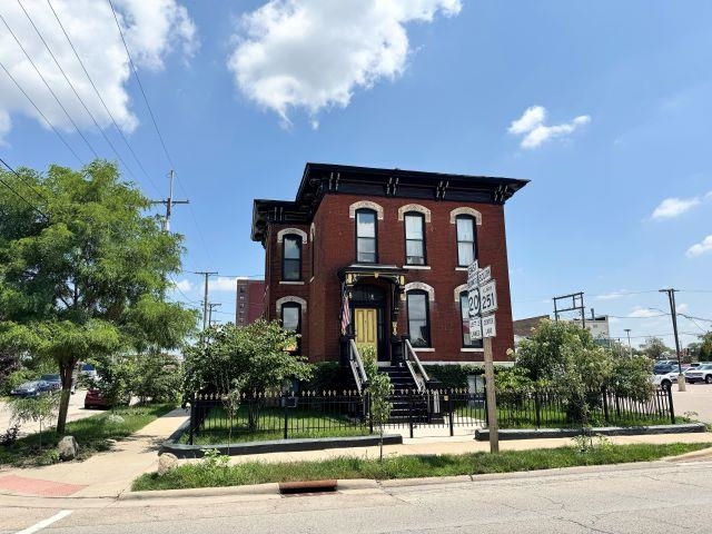 Photo 1 of 6 — 129 N 2nd Street, ROCKFORD, IL 61107