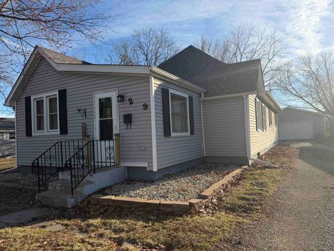 Homes For Sale - 209 8th Avenue<br/> MENDOTA, IL 61342