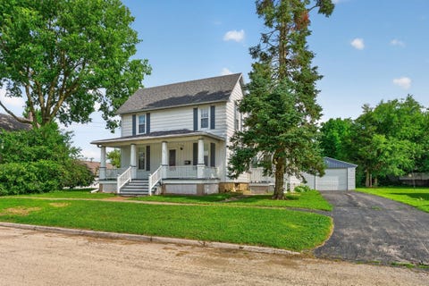 Homes For Sale - 121 W 6th Street<br/> BYRON, IL 61010