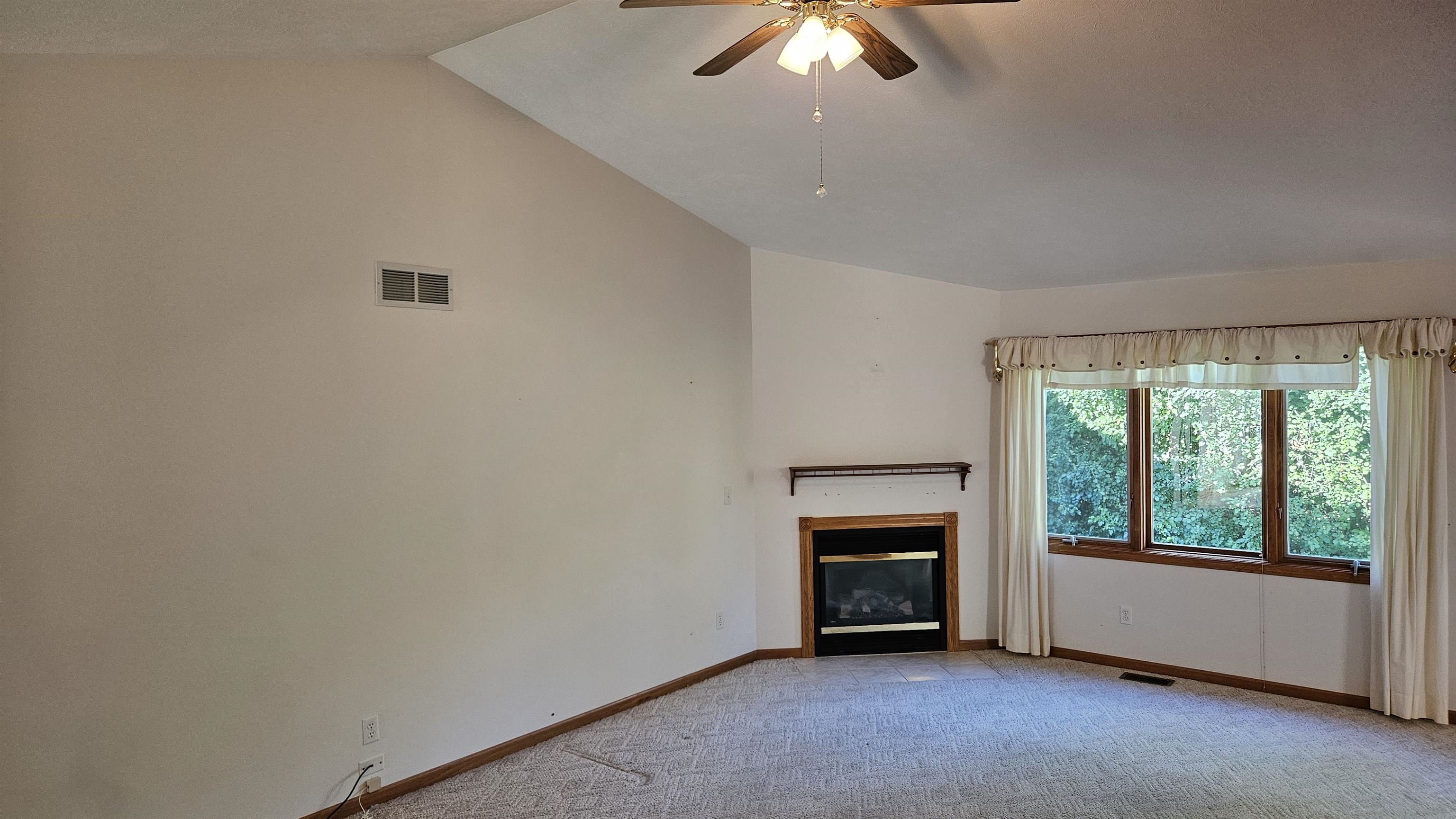 Loves Park, Illinois 61111, United States, 2 Bedrooms Bedrooms, ,2 BathroomsBathrooms,Residential,Pending,42434