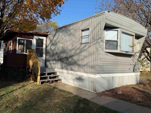 Apartment For Sale - 303 Lorraine Drive<br/> Stephenson County, FREEPORT, IL 61032