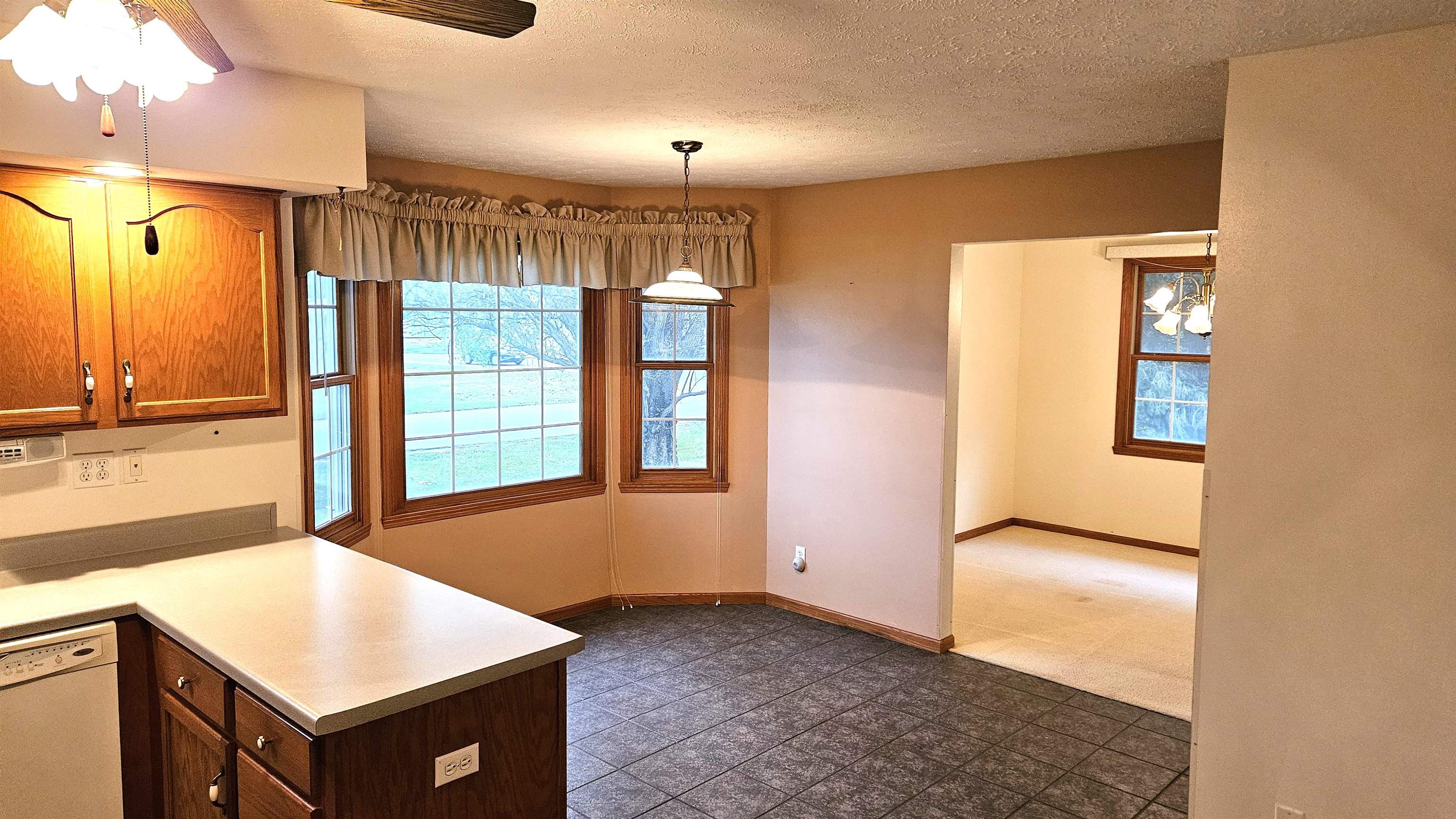 Cherry Valley, Illinois 61016, United States, 3 Bedrooms Bedrooms, ,2 BathroomsBathrooms,Residential,Pending,31901